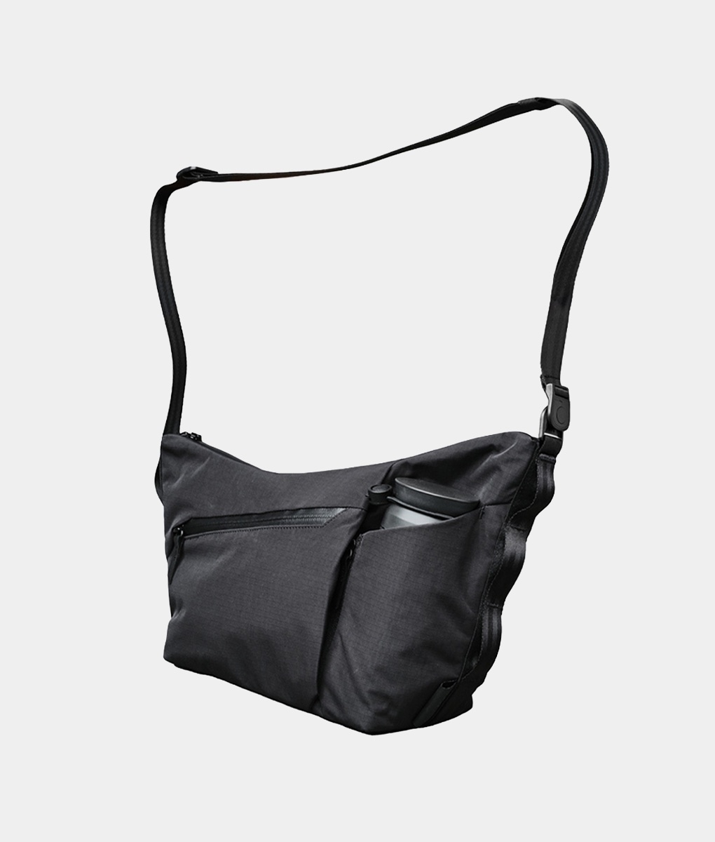 Black Flow Satchel 4L worn across the back for scale